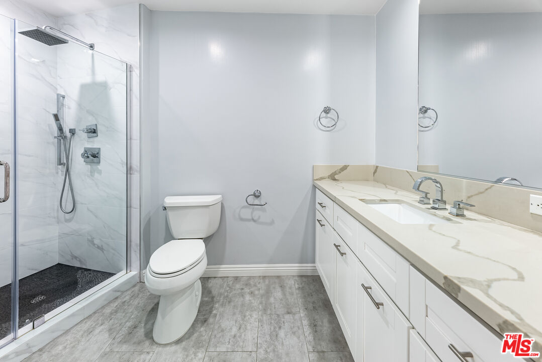 11970 MONTANA AVE Unit: 207