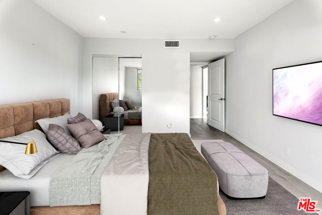 11970 MONTANA AVE Unit: 207