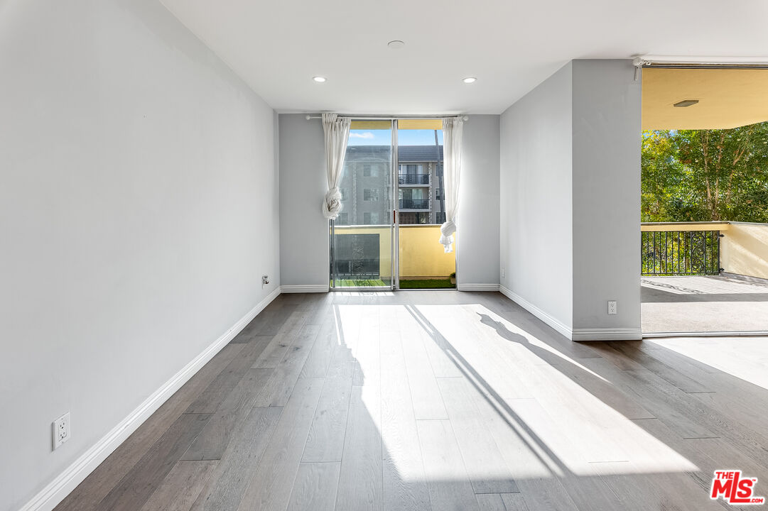 11970 MONTANA AVE Unit: 207