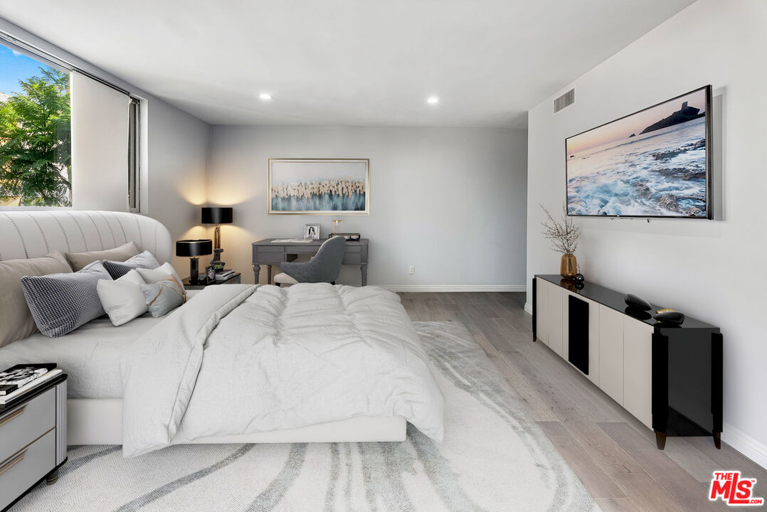 11970 MONTANA AVE Unit: 207