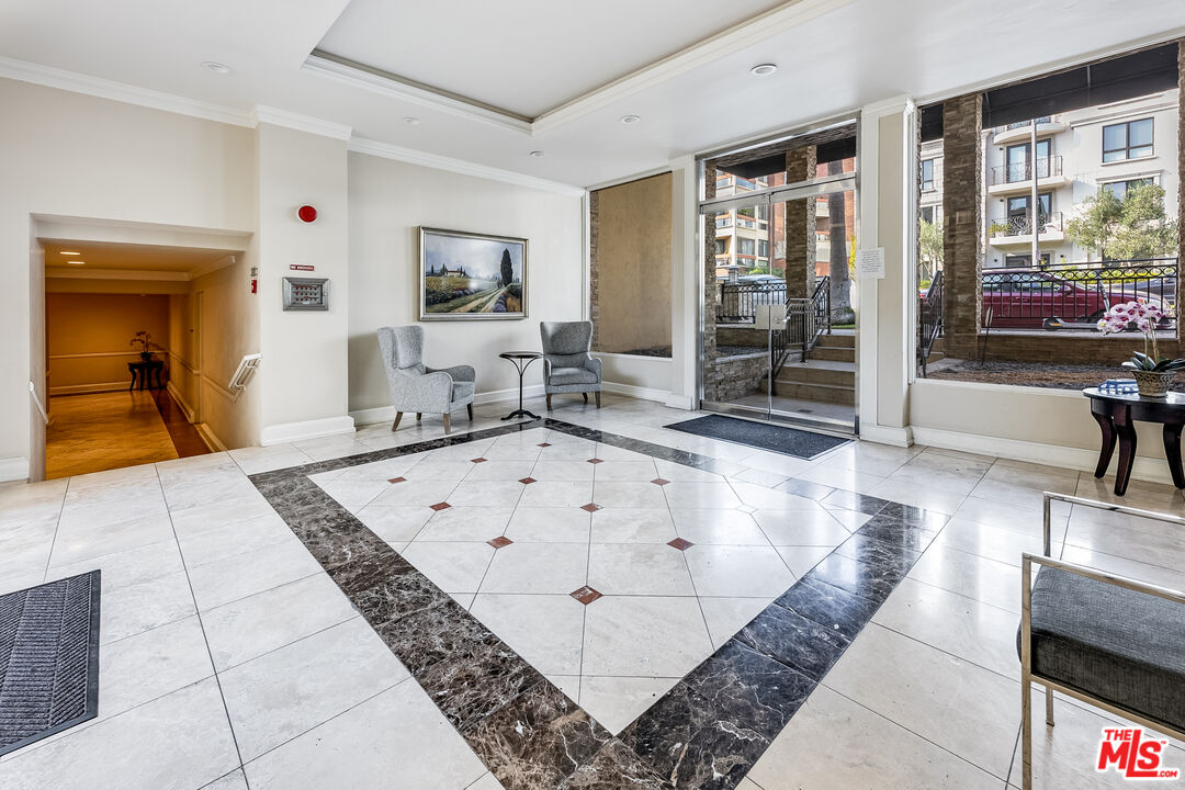 11970 MONTANA AVE Unit: 207