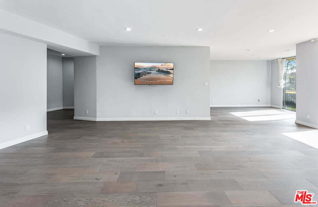 11970 MONTANA AVE Unit: 207