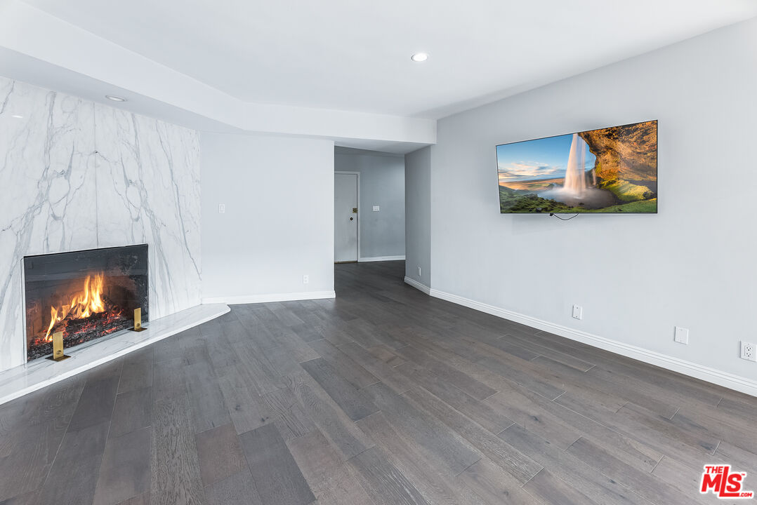 11970 MONTANA AVE Unit: 207