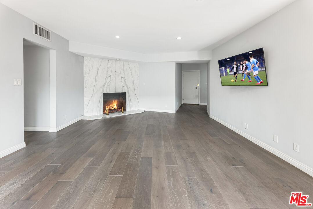 11970 MONTANA AVE Unit: 207