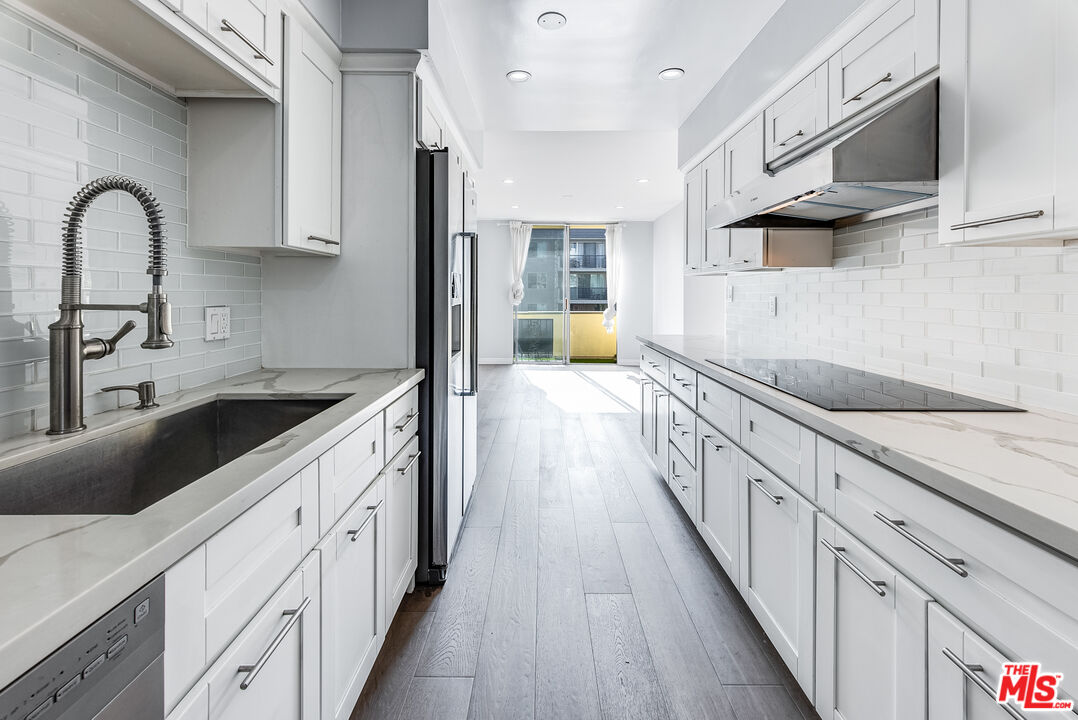 11970 MONTANA AVE Unit: 207