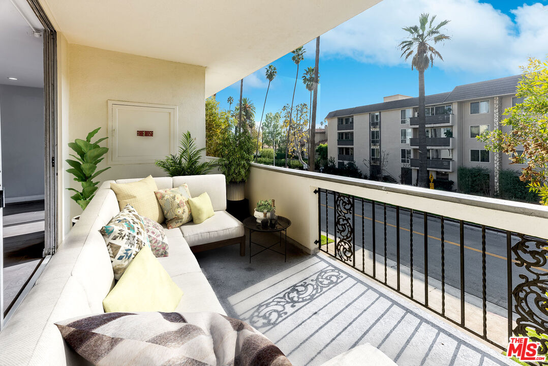 11970 MONTANA AVE Unit: 207