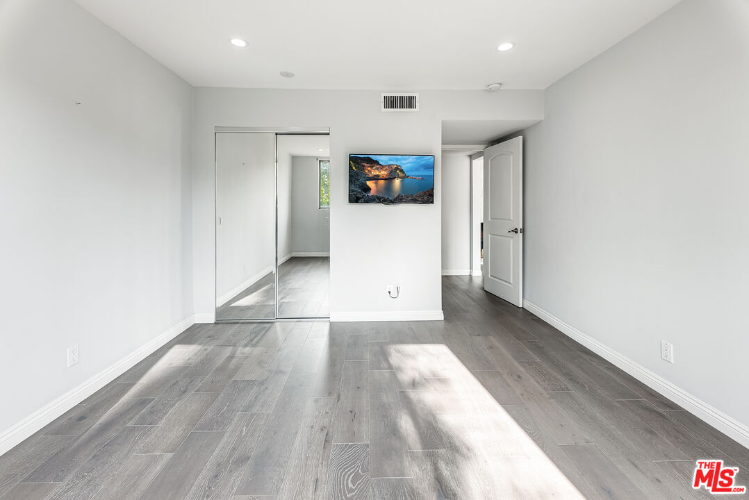 11970 MONTANA AVE Unit: 207