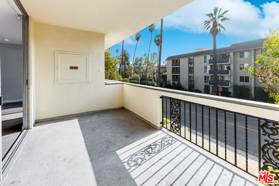 11970 MONTANA AVE Unit: 207