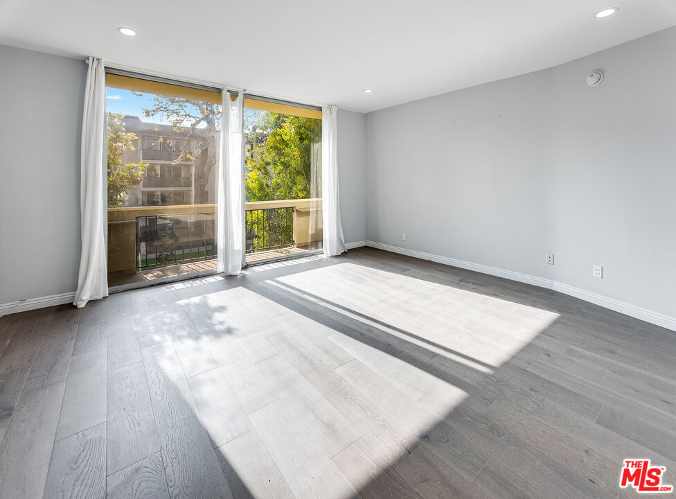 11970 MONTANA AVE Unit: 207