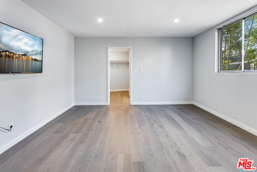 11970 MONTANA AVE Unit: 207