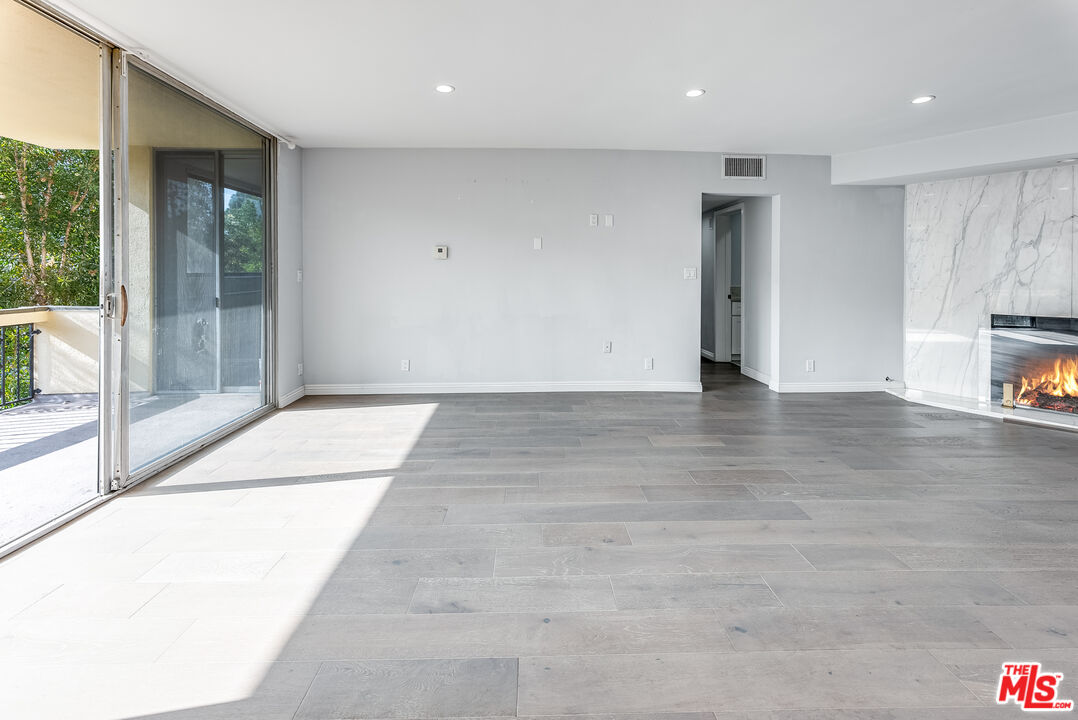 11970 MONTANA AVE Unit: 207