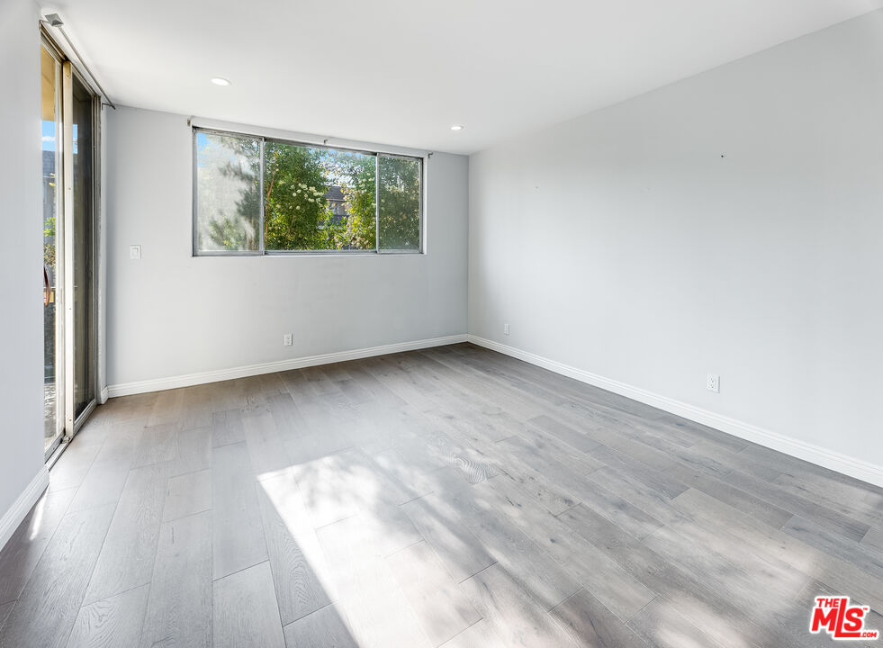 11970 MONTANA AVE Unit: 207