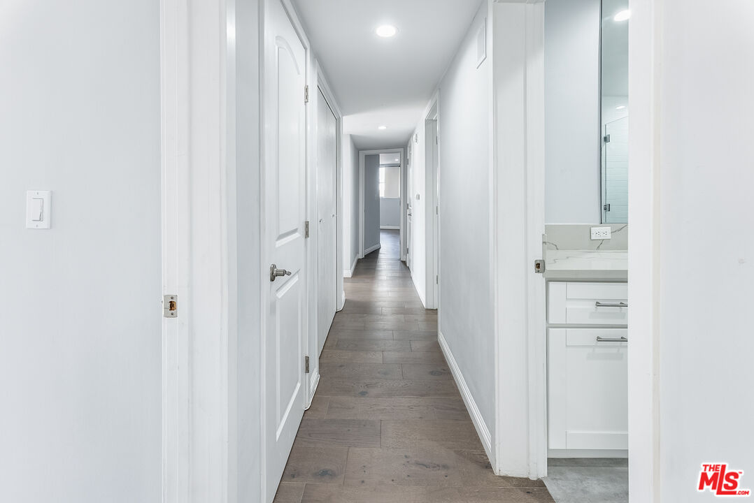 11970 MONTANA AVE Unit: 207