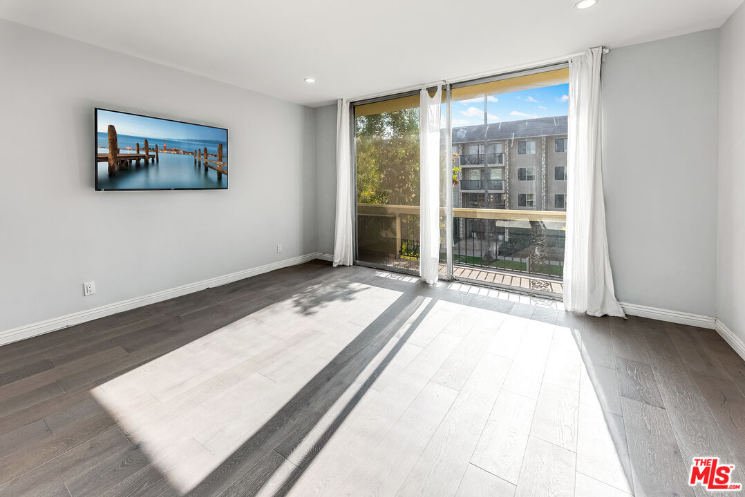 11970 MONTANA AVE Unit: 207