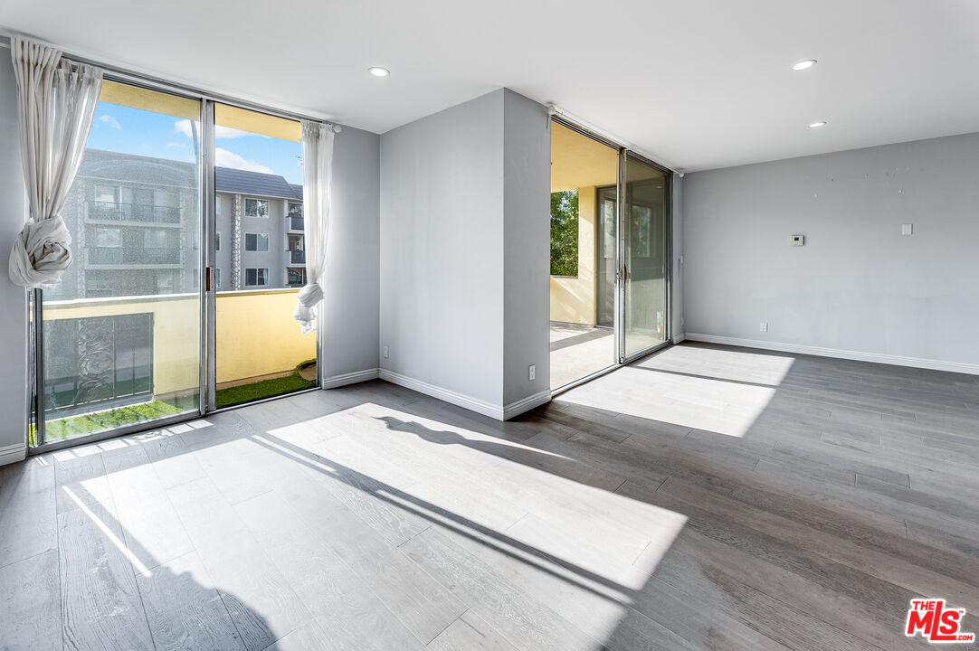 11970 MONTANA AVE Unit: 207