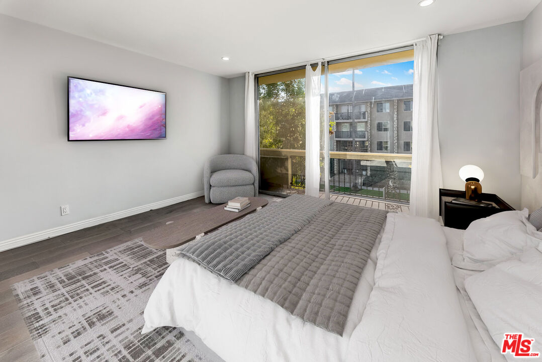 11970 MONTANA AVE Unit: 207