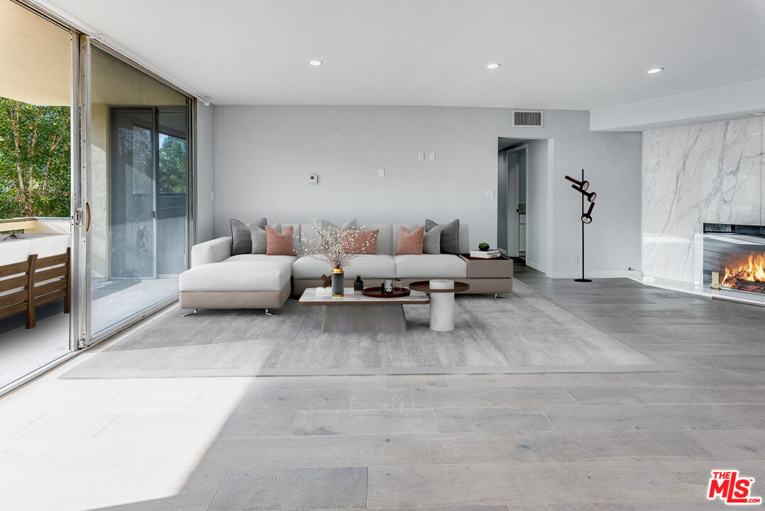 11970 MONTANA AVE Unit: 207