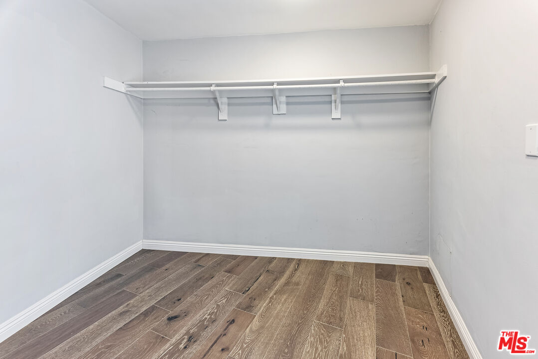 11970 MONTANA AVE Unit: 207