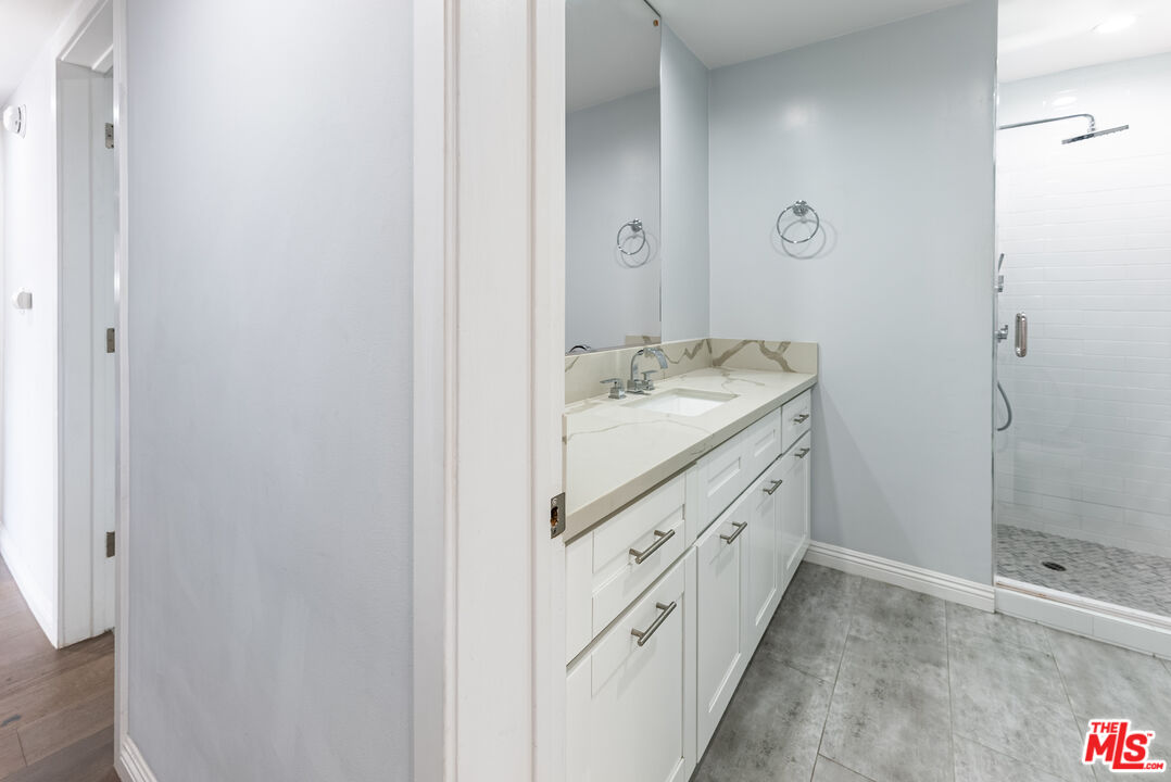 11970 MONTANA AVE Unit: 207