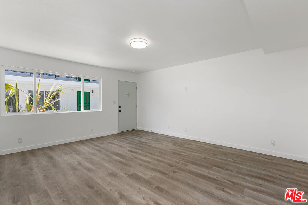 6736 Woodley Ave Unit: 18
