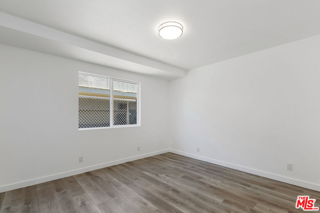 6736 Woodley Ave Unit: 18