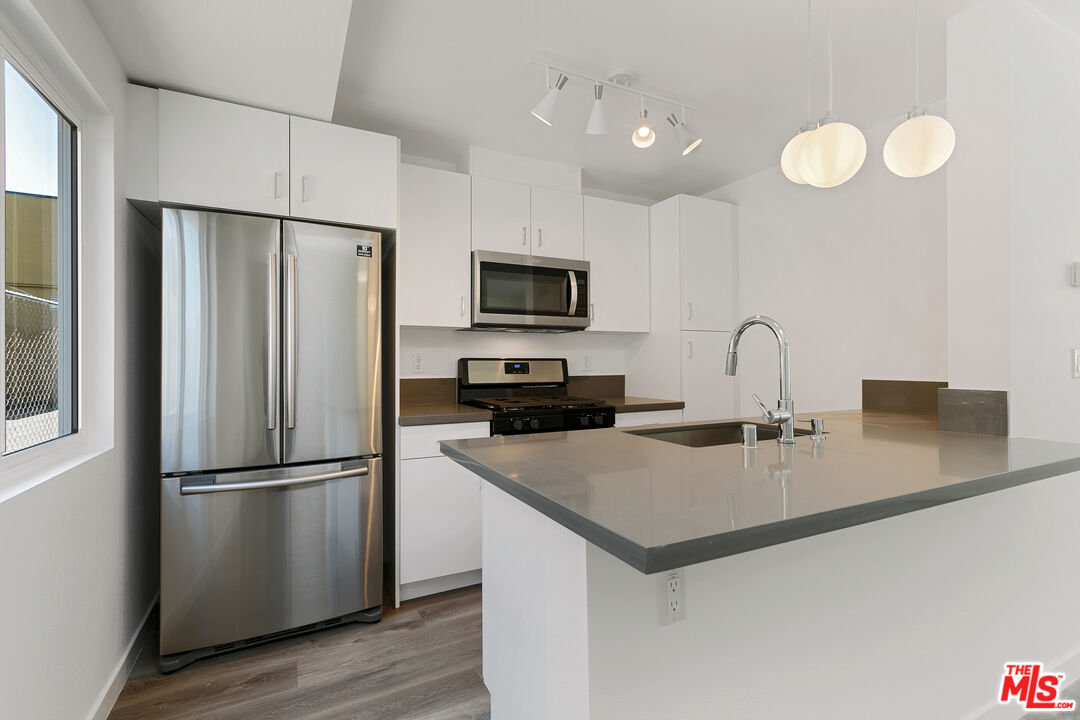 6736 Woodley Ave Unit: 18