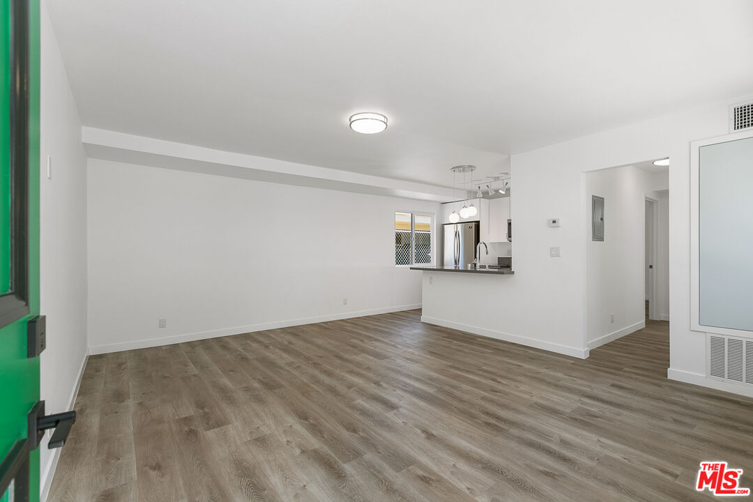 6736 Woodley Ave Unit: 18