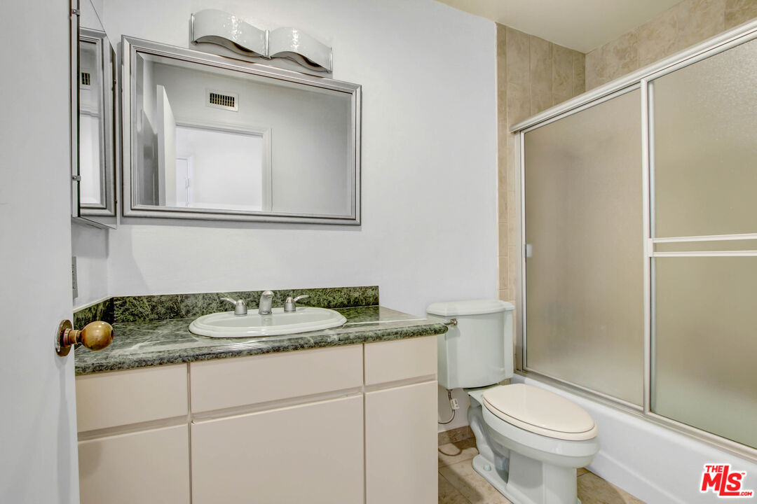 1880 Veteran Ave Unit: 211