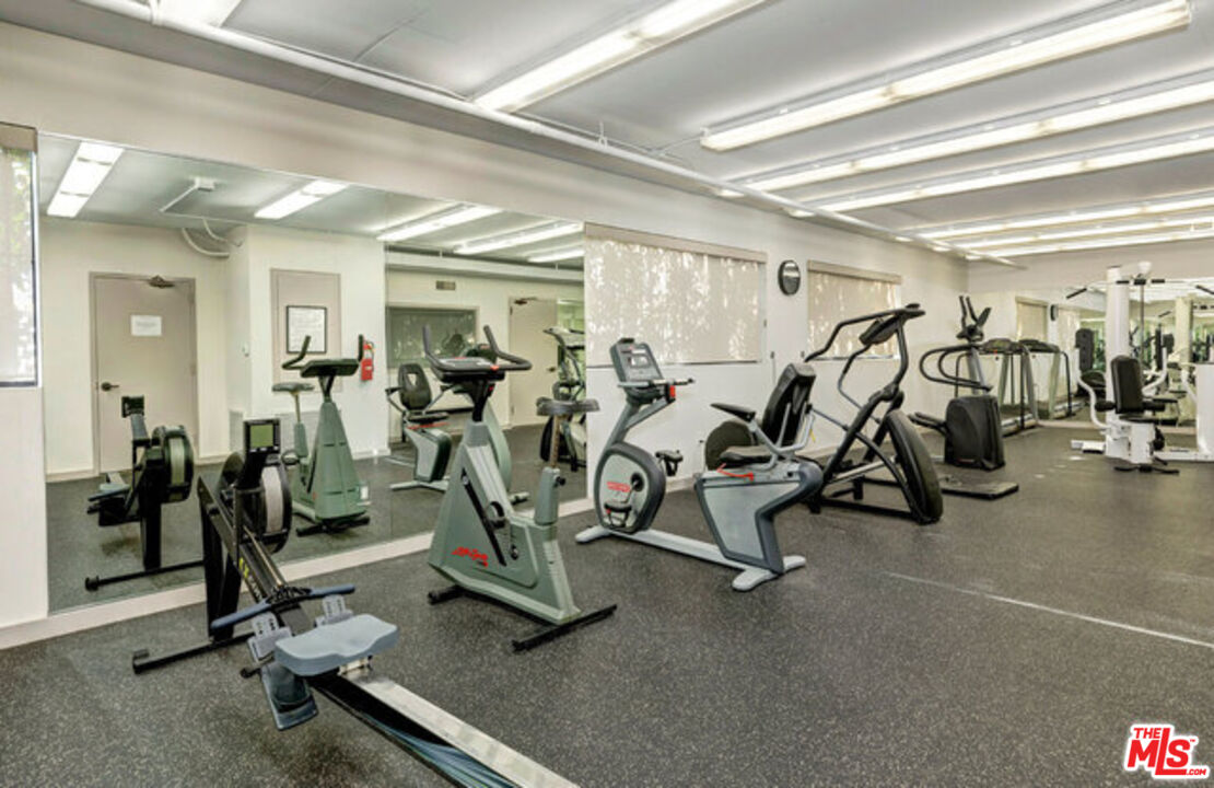 1880 Veteran Ave Unit: 211