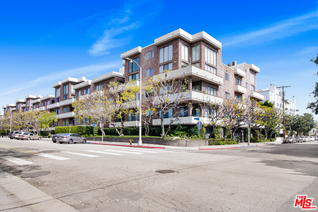 1880 Veteran Ave Unit: 211