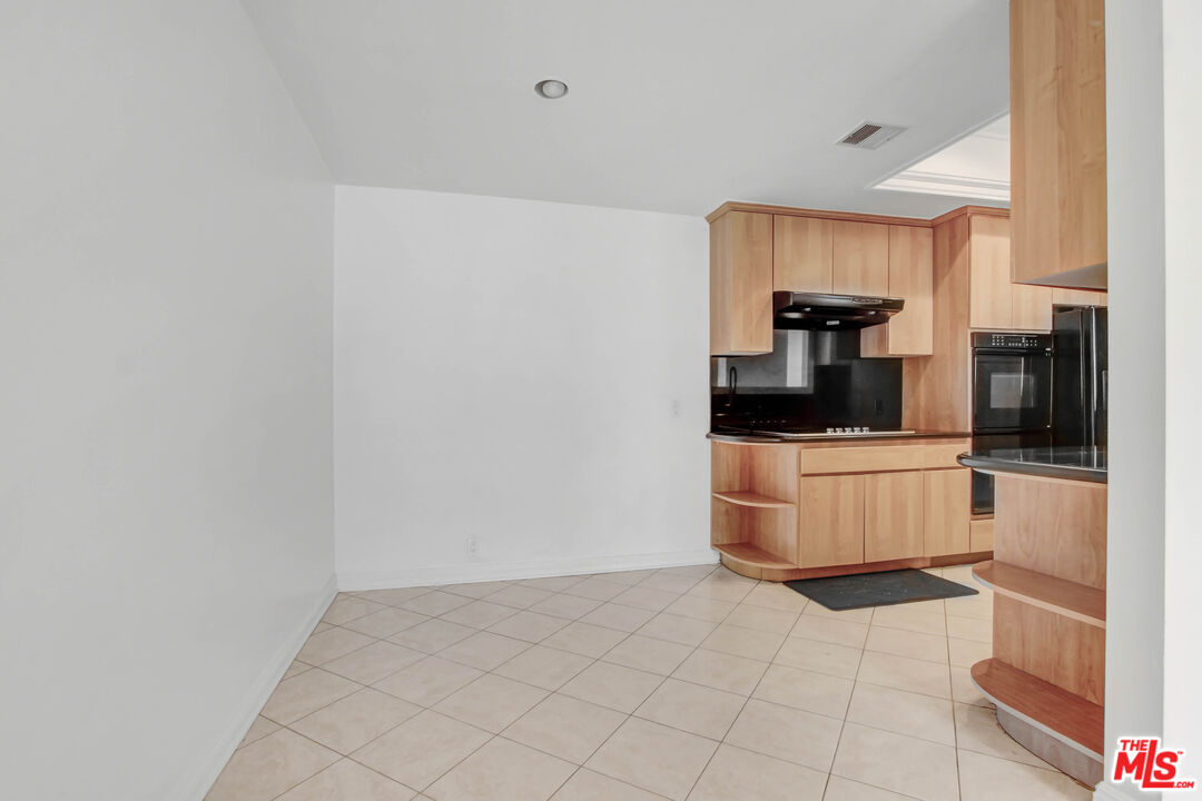 1880 Veteran Ave Unit: 211