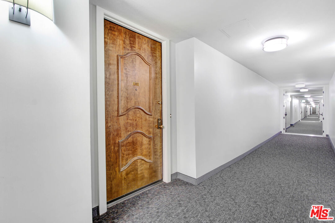 1880 Veteran Ave Unit: 211