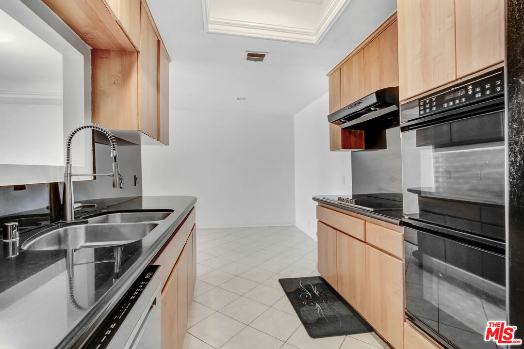 1880 Veteran Ave Unit: 211