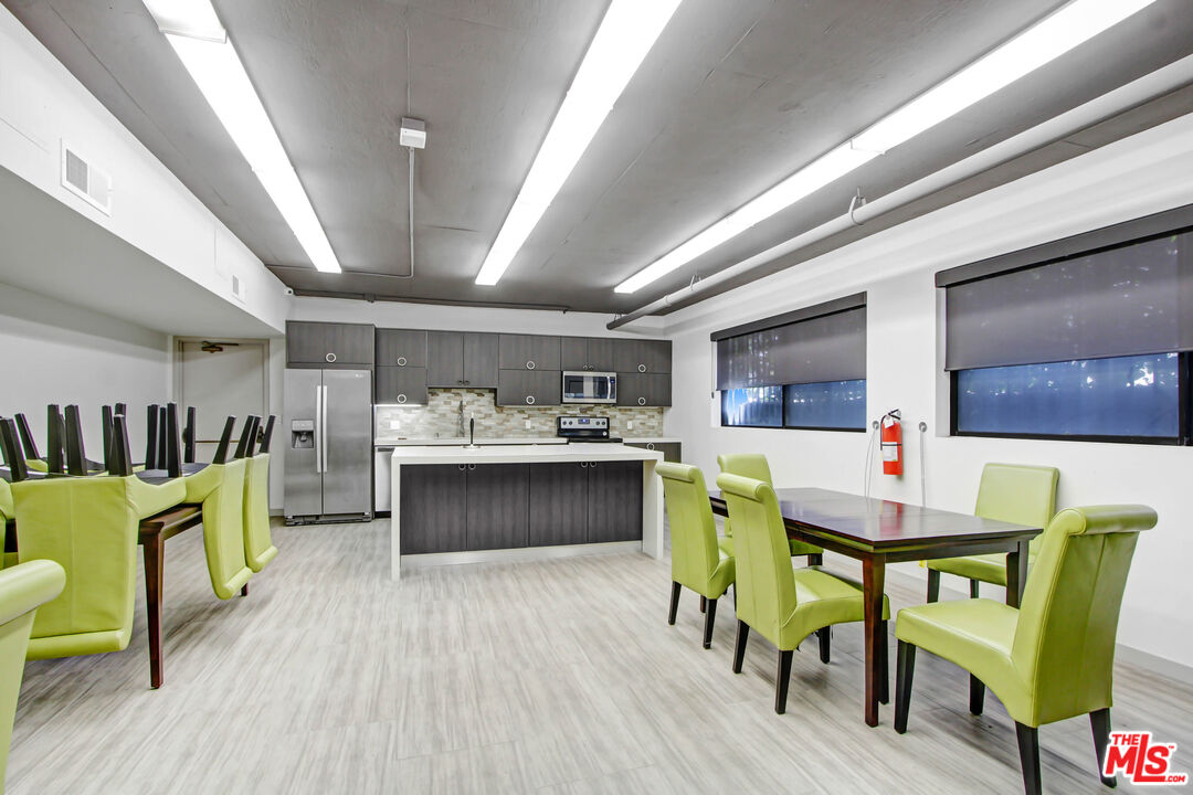 1880 Veteran Ave Unit: 211