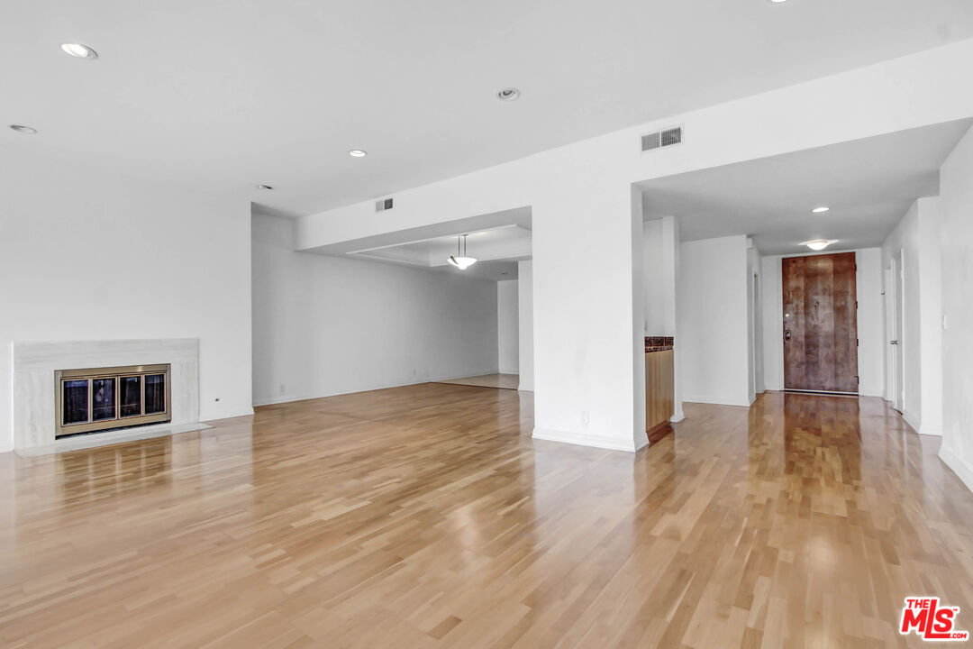 1880 Veteran Ave Unit: 211