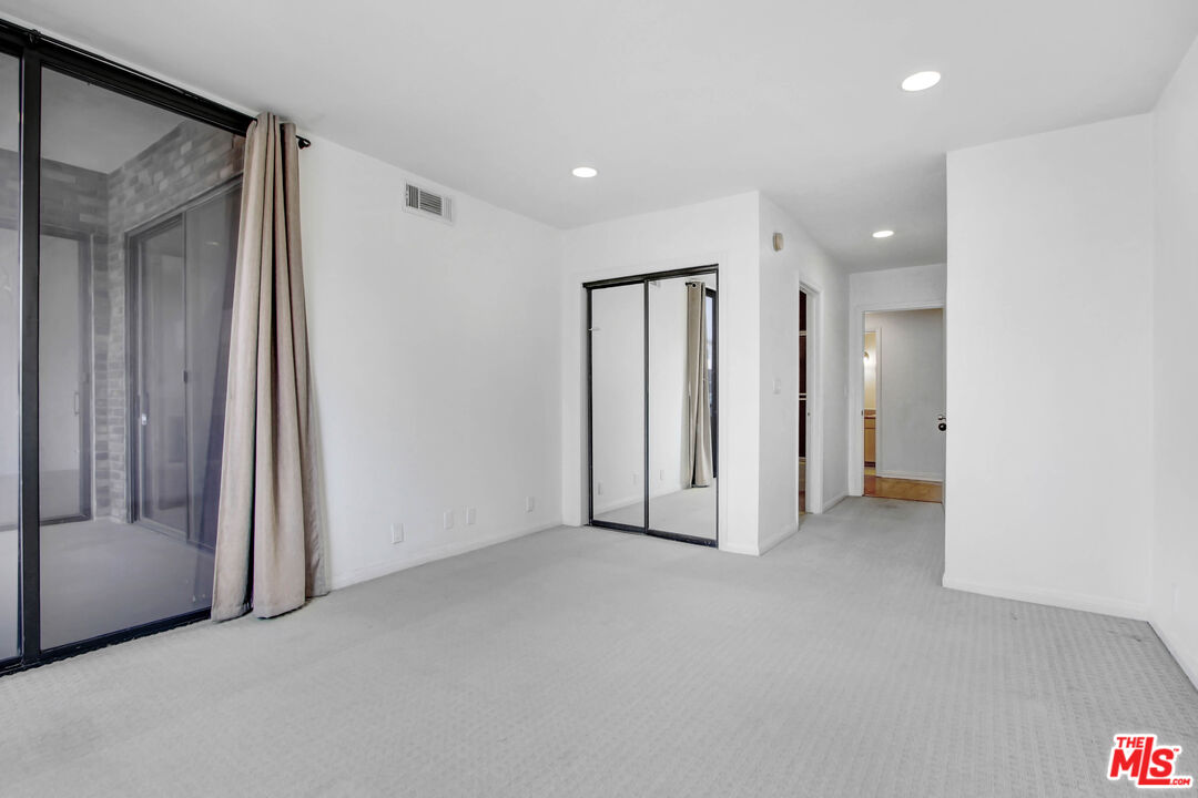 1880 Veteran Ave Unit: 211