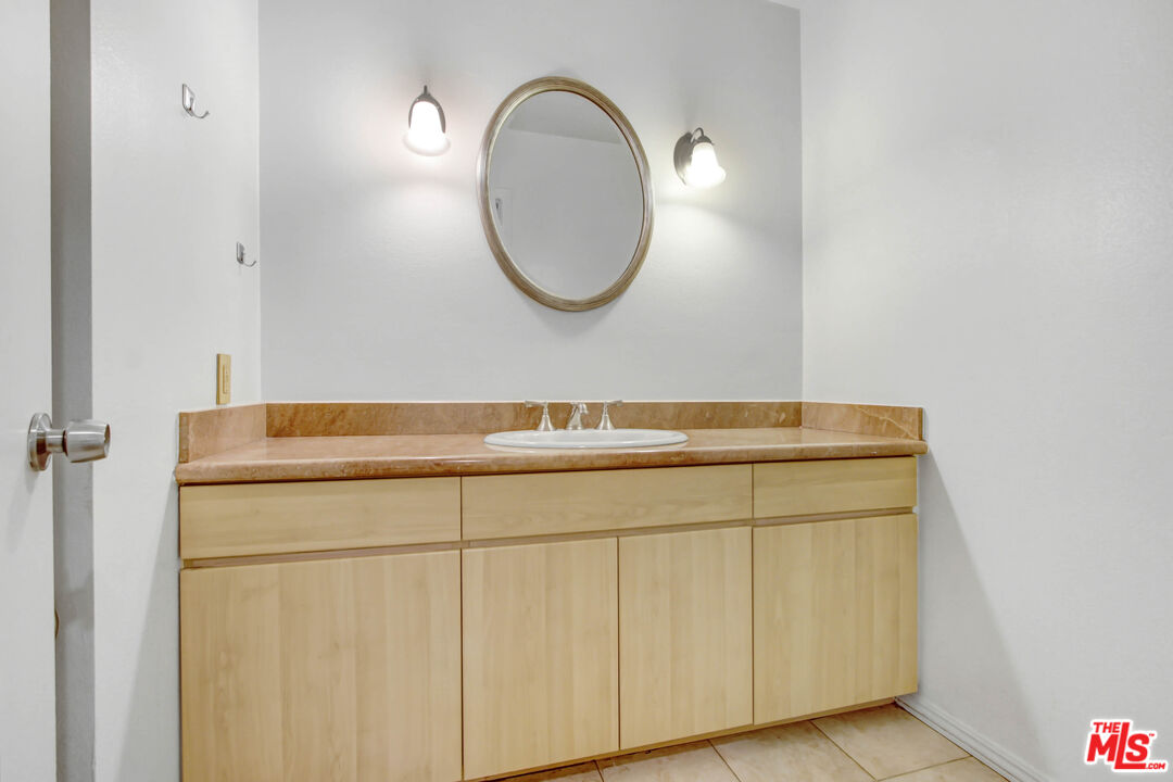 1880 Veteran Ave Unit: 211