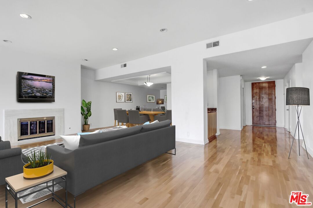 1880 Veteran Ave Unit: 211