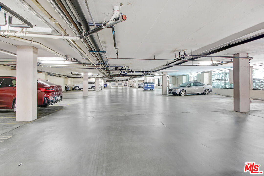 1880 Veteran Ave Unit: 211