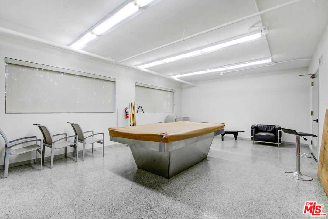 1880 Veteran Ave Unit: 211