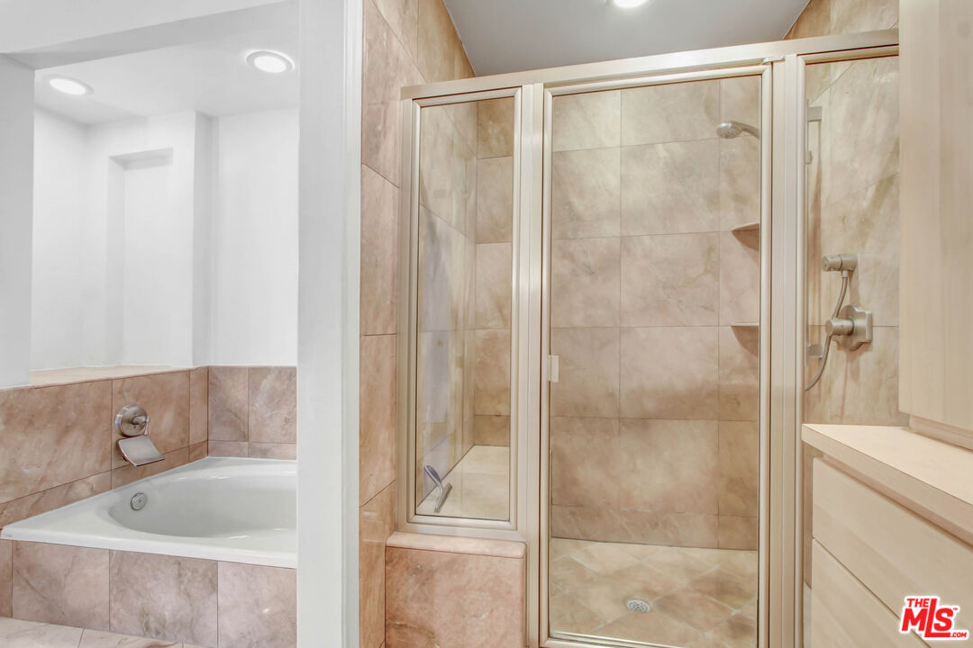 1880 Veteran Ave Unit: 211