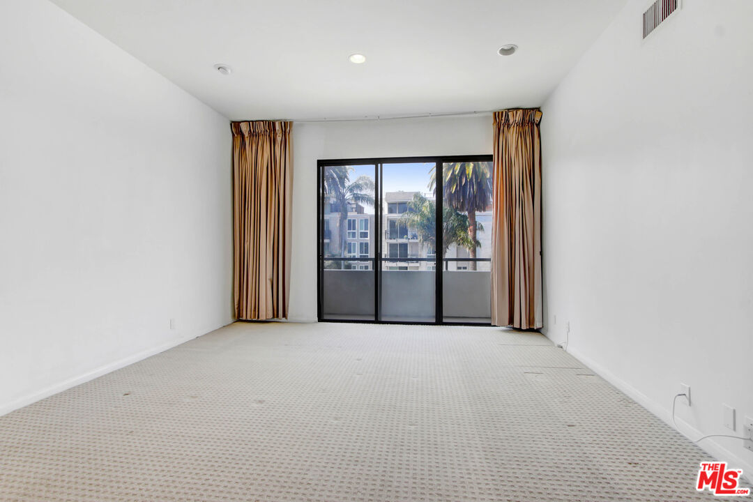 1880 Veteran Ave Unit: 211