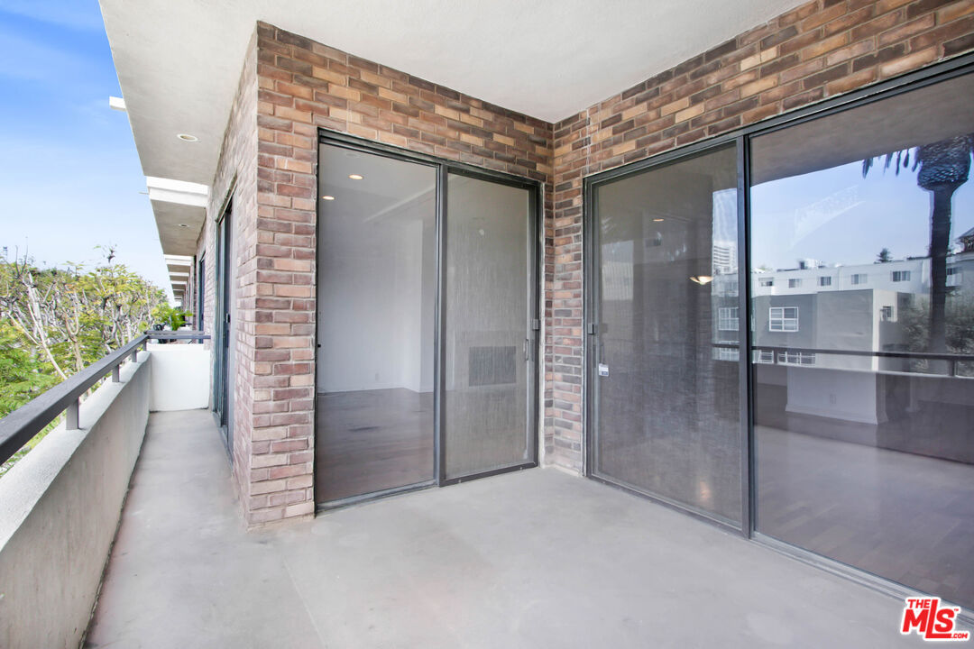 1880 Veteran Ave Unit: 211