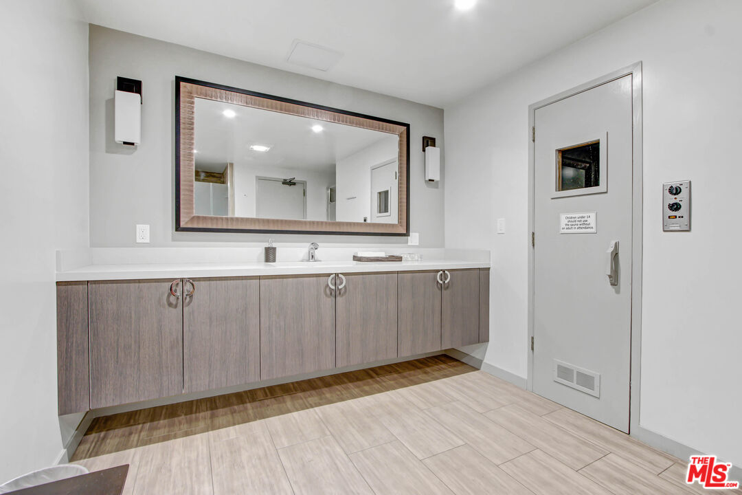 1880 Veteran Ave Unit: 211