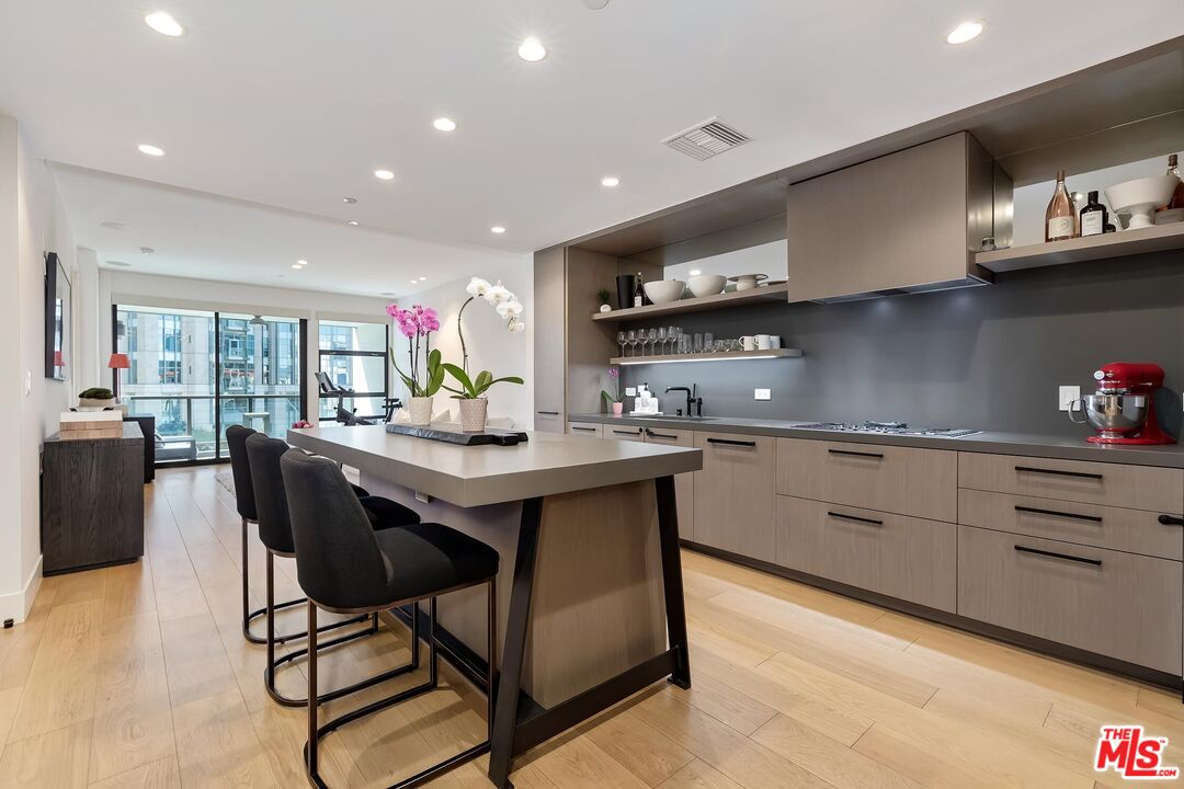 10777 Wilshire Blvd Unit: 406