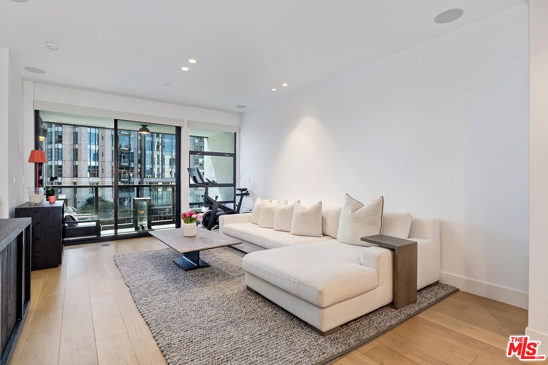 10777 Wilshire Blvd Unit: 406