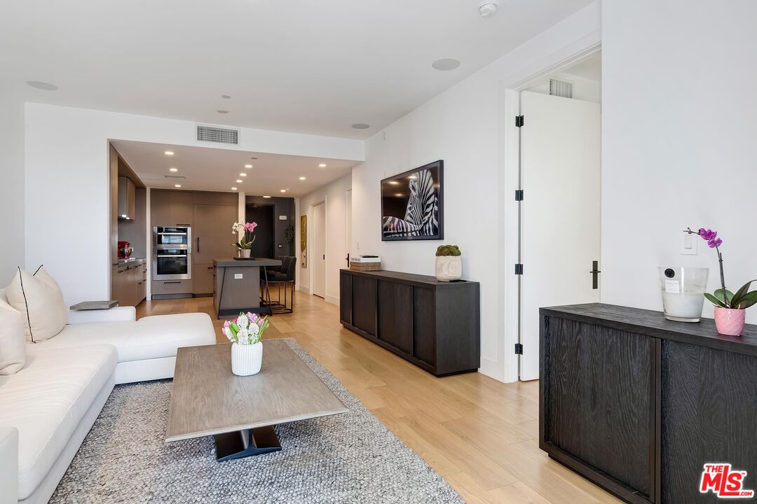 10777 Wilshire Blvd Unit: 406