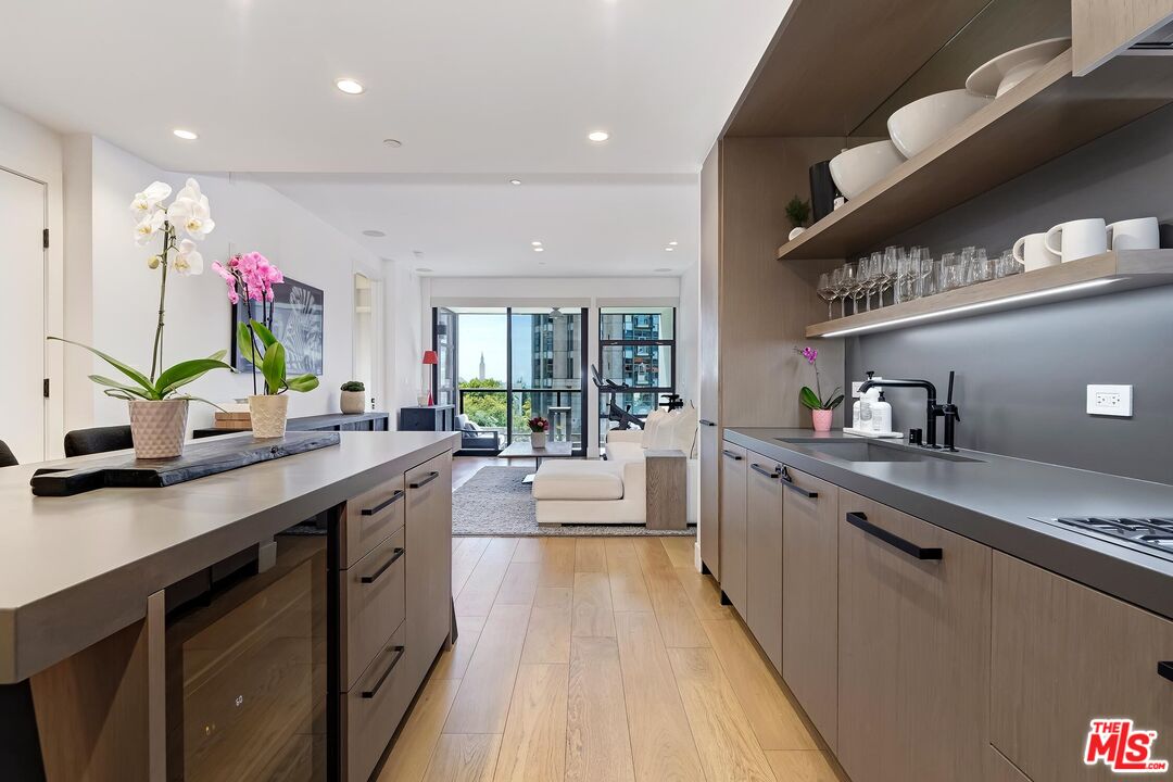 10777 Wilshire Blvd Unit: 406