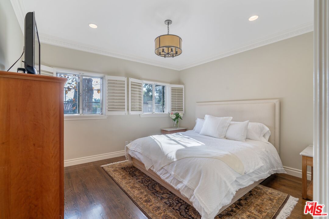 9601 Charleville Blvd Unit: 8