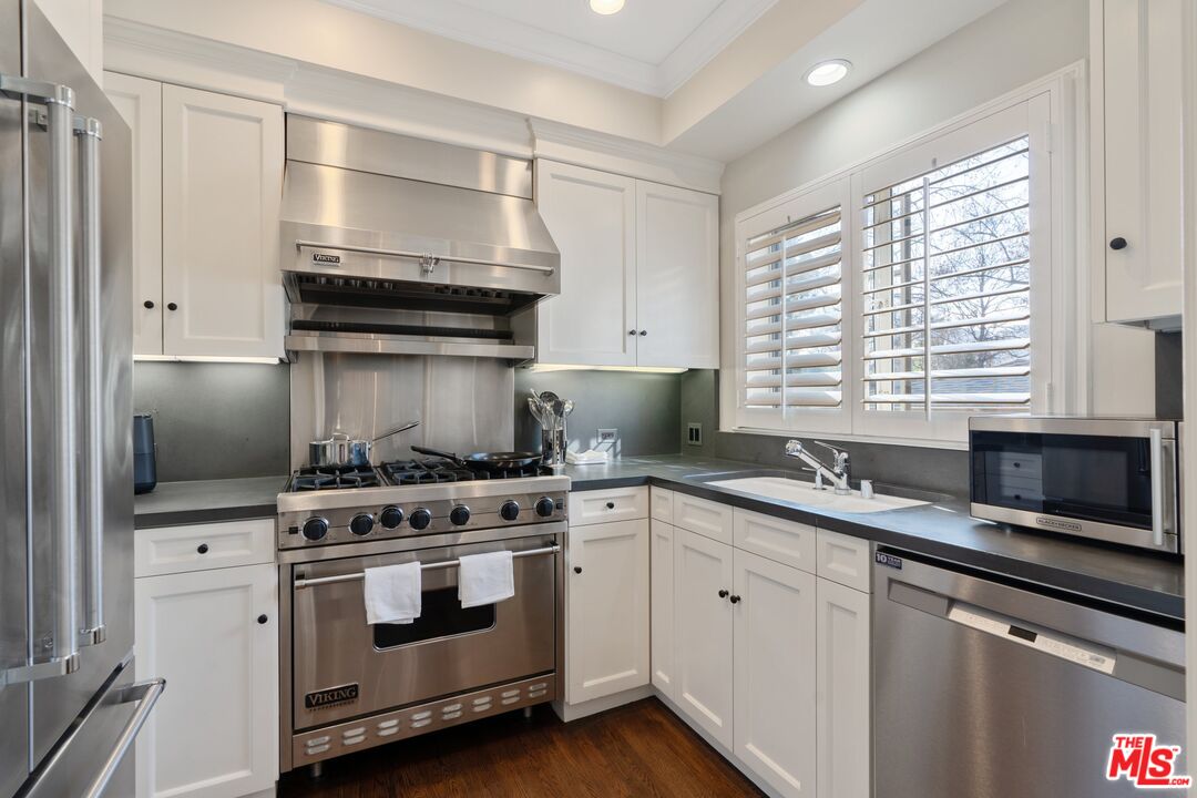 9601 Charleville Blvd Unit: 8